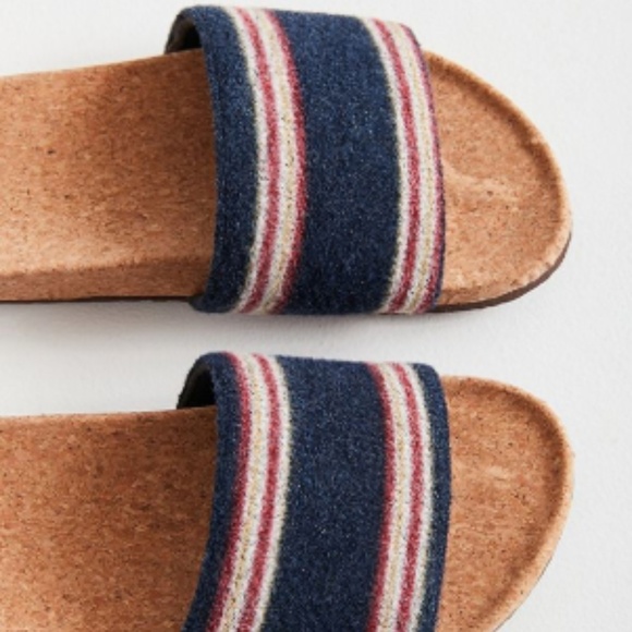 « HP! Urban Outfitters Slide Sandals « - Picture 2 of 3